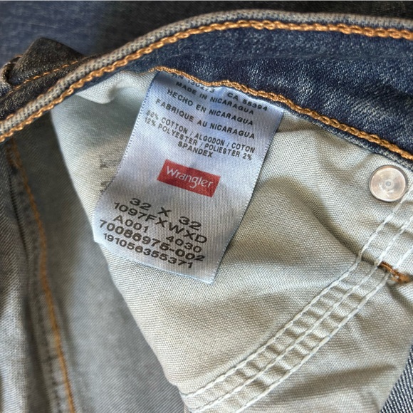 Men’s 32x32 Jeans Wrangler Never Been Worn! - Picture 3 of 6